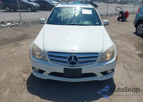 2010 Mercedes-Benz C 300 Sport 4Matic z USA, uszkodzony, nr VIN WDDGF8BBXAR102435